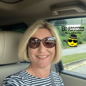 Meet your Posher, Stephanie